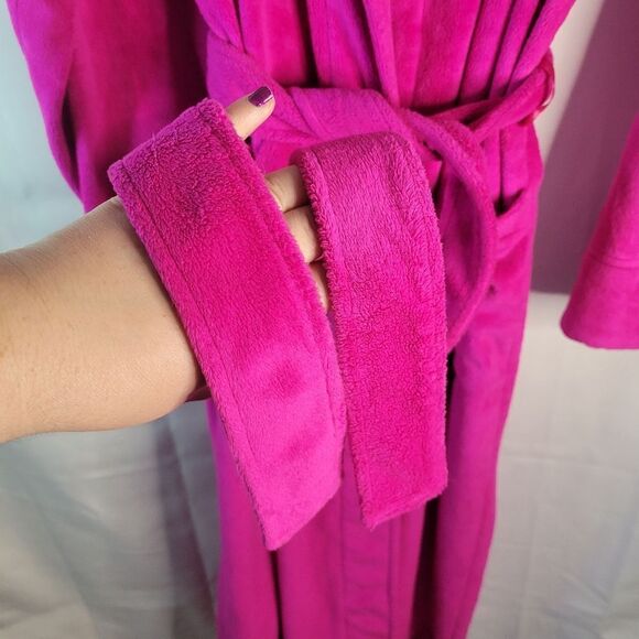 La Senza Fuschsia Plush Bathrobe - Picture 2 of 15